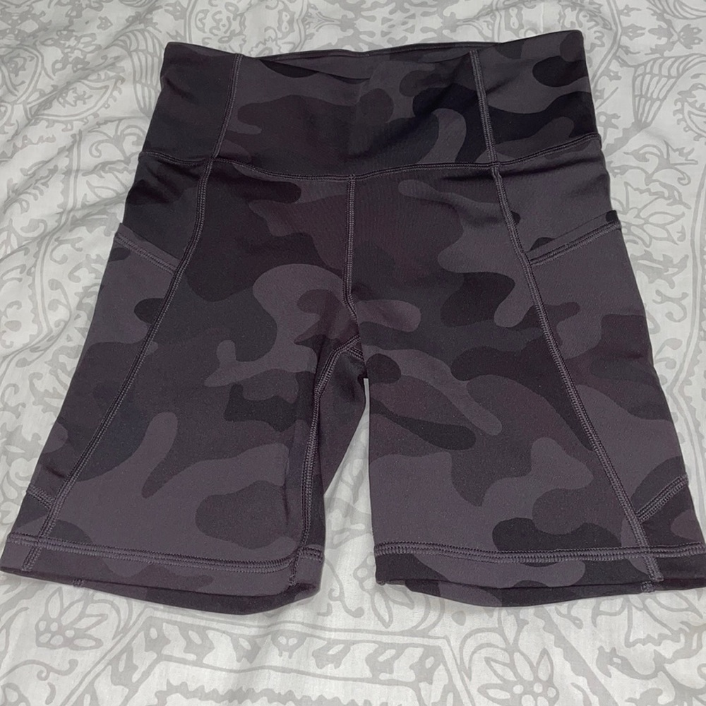 Gap Fit Recycled Power High Rise Camo Bike Shorts
